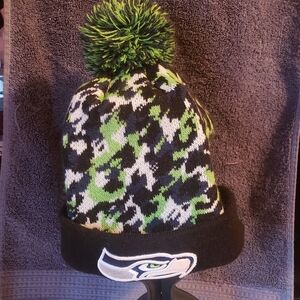 Seattle Seahawks Knit Beanie Hat NFL New Era Pom Pom Double Layer